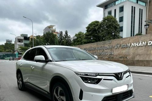 Xe điện cũ từ Mercedes đến bình dân giá rẻ hơn xe xăng cũ