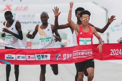 Tranh cãi vụ 3 VĐV marathon châu Phi nhường cho VĐV Trung Quốc về nhất