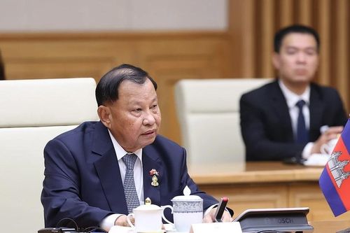 Chủ tịch Quốc hội chúc mừng Cố vấn tối cao trực tiếp của Quốc vương Campuchia