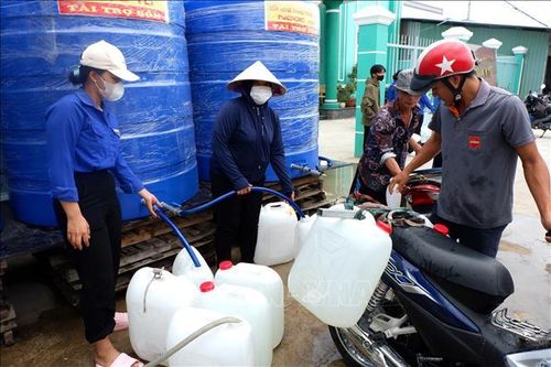 Nghĩa tình người miền Tây trong hạn mặn, nắng nóng gay gắt