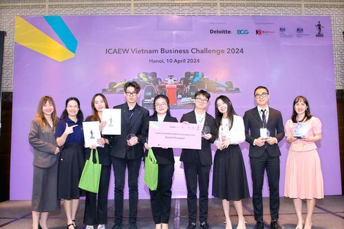 Đại diện sinh viên Việt Nam tham dự 'Chiến lược kinh doanh 2024' tại Jakarta
