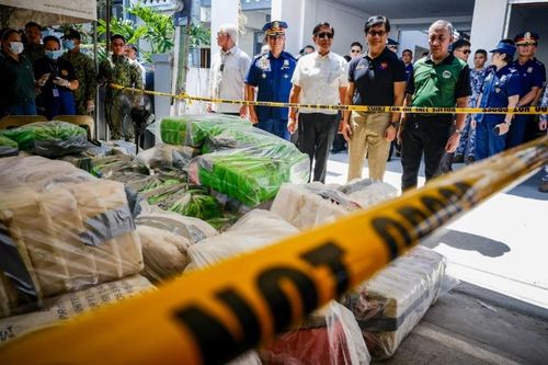 Philippines thu giữ 1,8 tấn ma túy đá giấu trong xe tải