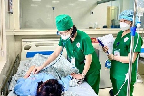 Uống quá nhiều loại thuốc quen thuộc, cô gái 25 tuổi phải đi cấp cứu