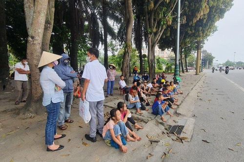 Tuyên truyền, vận động phụ huynh dừng việc cấm con em đến trường