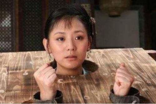 Vì sao thời cổ đại, nữ tù nhân bị lột sạch trang phục khi bị chặt đầu? Sự thật quá ớn lạnh!