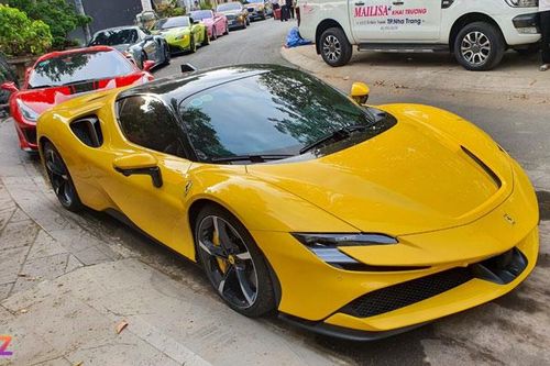 Cận cảnh siêu xe Ferrari SF90 Stradale màu vàng độc nhất Việt Nam