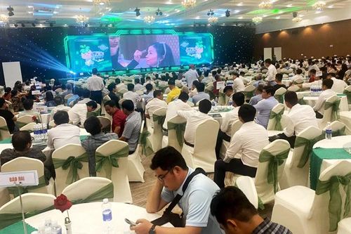 Tập đoàn Lộc Trời hỗ trợ nông dân giảm lượng hóa chất xuống đồng ruộng
