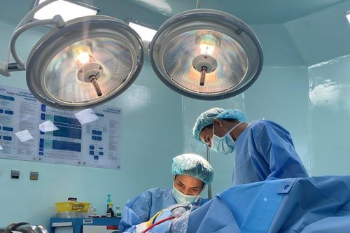 Kịp thời phẫu thuật cứu sống bệnh nhân có khối máu tụ rất lớn trong não sau 5 tháng bị tai nạn giao thông