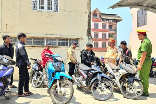 Pleiku: Phạt 32 thanh-thiếu niên vi phạm Luật Giao thông đường bộ