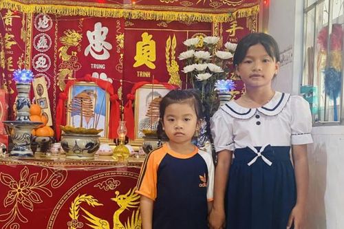 Mất cha mẹ, hai đứa trẻ côi cút