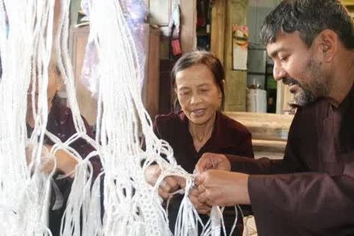 Du khách thích thú với trải nghiệm làm nông dân