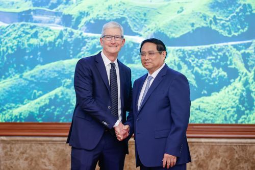 Thủ tướng đề nghị Apple coi Việt Nam là cứ điểm sản xuất toàn cầu