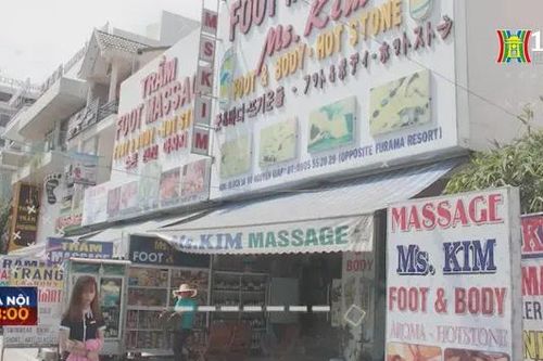 Bệnh sính ngoại trên các biển hiệu
