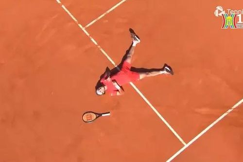 Stefanos Tsitsipas trở lại top 10 ATP