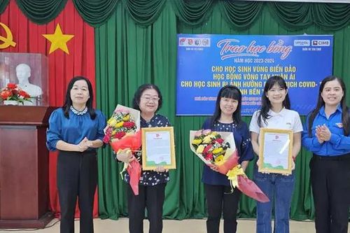 Bến Tre: Trao 90 suất học bổng cho học sinh vùng biển năm học 2023-2024