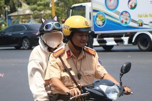 TPHCM: CSGT xử lý nhiều học sinh chạy xe máy đến trường