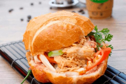 Điểm danh quán bánh mì đông khách ở TP.HCM