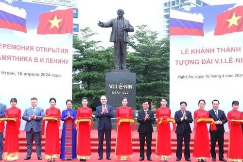 Nghệ An khánh thành tượng đài V.I.Lenin do tỉnh Ulyanovsk trao tặng