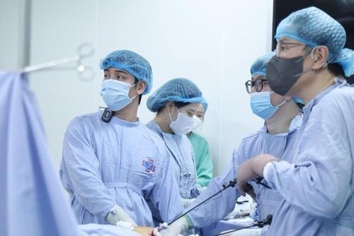 Đang chờ gây mê phẫu thuật, gia đình người bệnh bỗng xin về vì sợ 'đụng' dao kéo