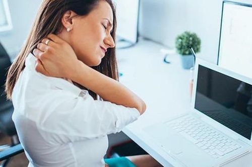 5 bài tập thể dục cho dân văn phòng hay bị đau vai gáy cổ