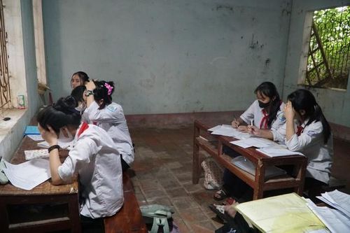 Thanh Hóa: Trường xuống cấp, thầy và trò vừa học vừa lo