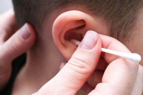 Thủng màng nhĩ có biểu hiện như thế nào?