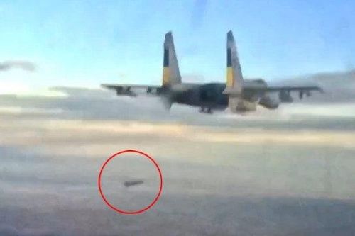 Tiêm kích Su-27S Ukraine gây bất ngờ khi ném bom dẫn đường AASM-250 Hammer của Pháp