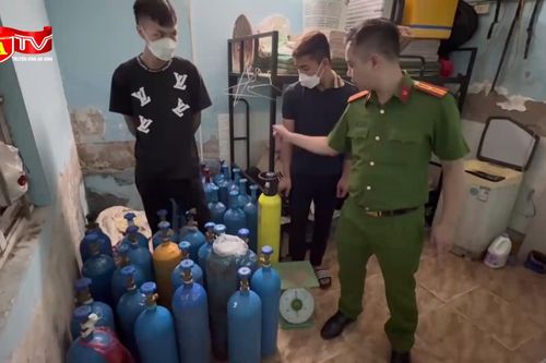 Bí mật bên trong ngôi nhà cấp 4 luôn khóa trái cửa
