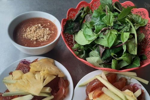 Sứa đỏ chấm bỗng: Thức quà kén người ăn của thành phố Cảng