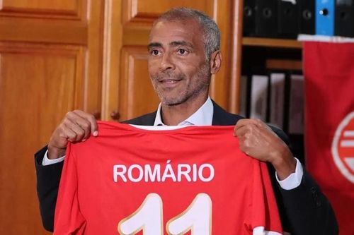 Huyền thoại Romario tái xuất ở tuổi 58
