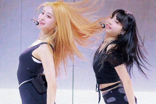 Phía sau hiện tượng 'idol không biết hát'