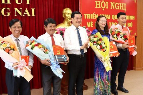Đồng Nai trao các quyết định về công tác cán bộ