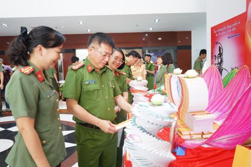 Cuộc thi giới thiệu sách và phát động phong trào 'Tuần lễ đọc sách' trong Công an TP Đà Nẵng