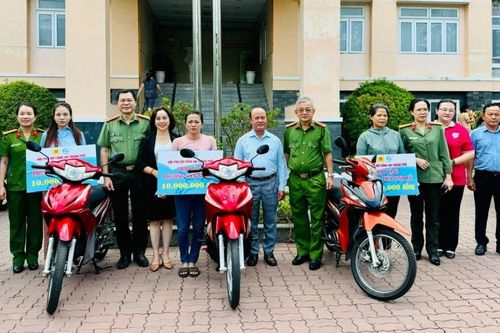 Chăm lo cho người hoàn lương tái hòa nhập cộng đồng, phụ nữ yếu thế