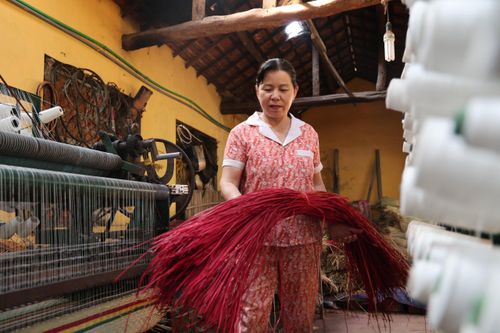Nghề dệt chiếu cói ở nơi từng là thương cảng nức tiếng miền Trung