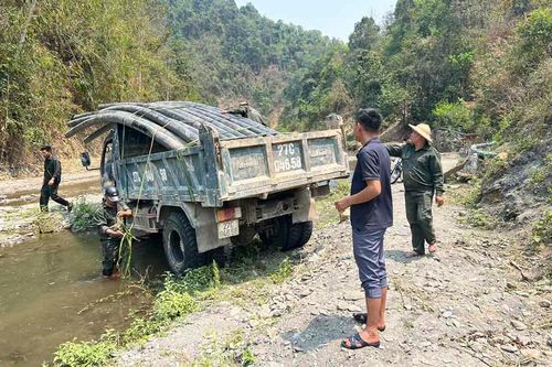 Hơn 1.000 hộ dân ở Điện Biên thiếu nước sinh hoạt do cháy rừng