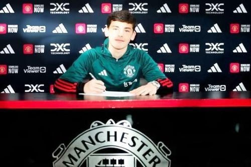 Man United chính thức ký hợp đồng với 'tiểu Messi'