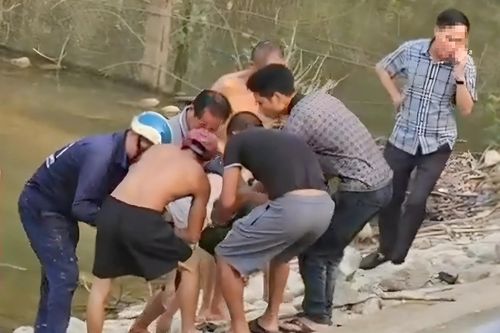 2 nữ sinh ở Nghệ An đuối nước khi lội xuống đập chụp ảnh