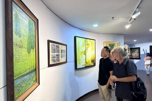 Đà Nẵng: 43 tác phẩm trưng bày tại triển lãm 'Nắng tháng Tư'