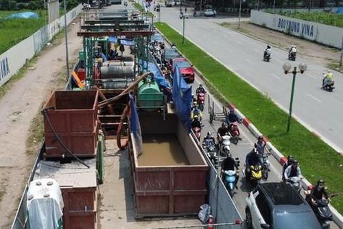 Công trường 'đắp chiếu' nhiều năm thi công trở lại, đường Hà Nội ùn ứ