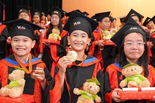 Khoảnh khắc tự hào của hơn 1.800 học viên VUS tại buổi lễ trao bằng Cambridge