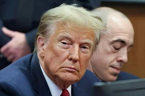 Phim bóc trần ông Donald Trump giữa lúc đối mặt phiên tòa hình sự