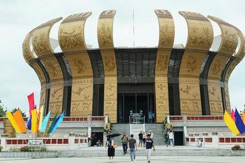 Đền thờ Vua Hùng tại Cần Thơ đông đúc trước ngày giỗ Tổ