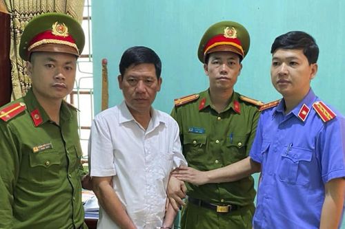 Bắt chủ tịch và kế toán thị trấn An Châu ở Bắc Giang