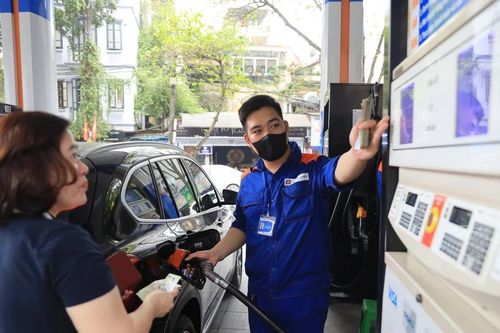 Xăng và dầu mazut đi lên, các mặt hàng dầu còn lại giảm gần 200 đồng mỗi lít
