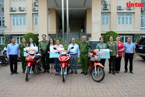 TP Hồ Chí Minh: Trao phương tiện sinh kế cho người lỗi lầm có hoàn cảnh khó khăn