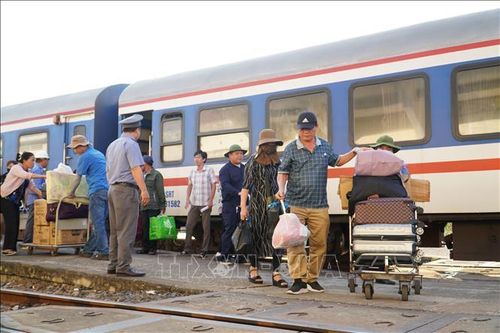 Chuyển tải hành khách qua khu vực có sự cố hầm Bãi Gió