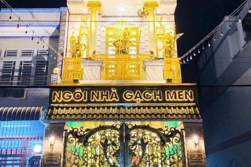 Choáng ngợp ngôi nhà dát vàng từ ngoài vào trong của đại gia Cần Thơ