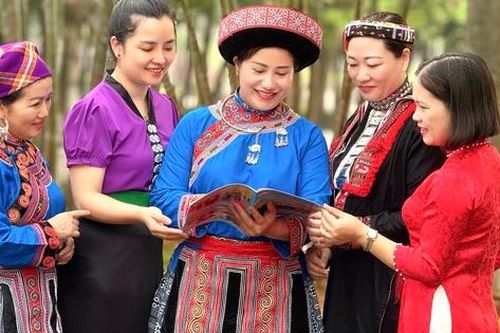 Hội LHPN Lào Cai hưởng ứng 'Tuần lễ trang phục truyền thống các dân tộc'