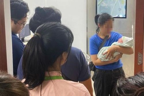Bé gái 12 tuổi đã sinh con trai nặng 3kg